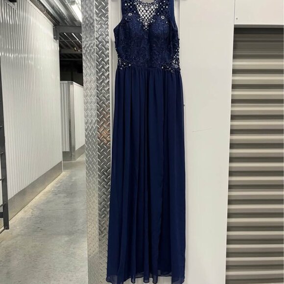 Dress - Picture 2 of 5